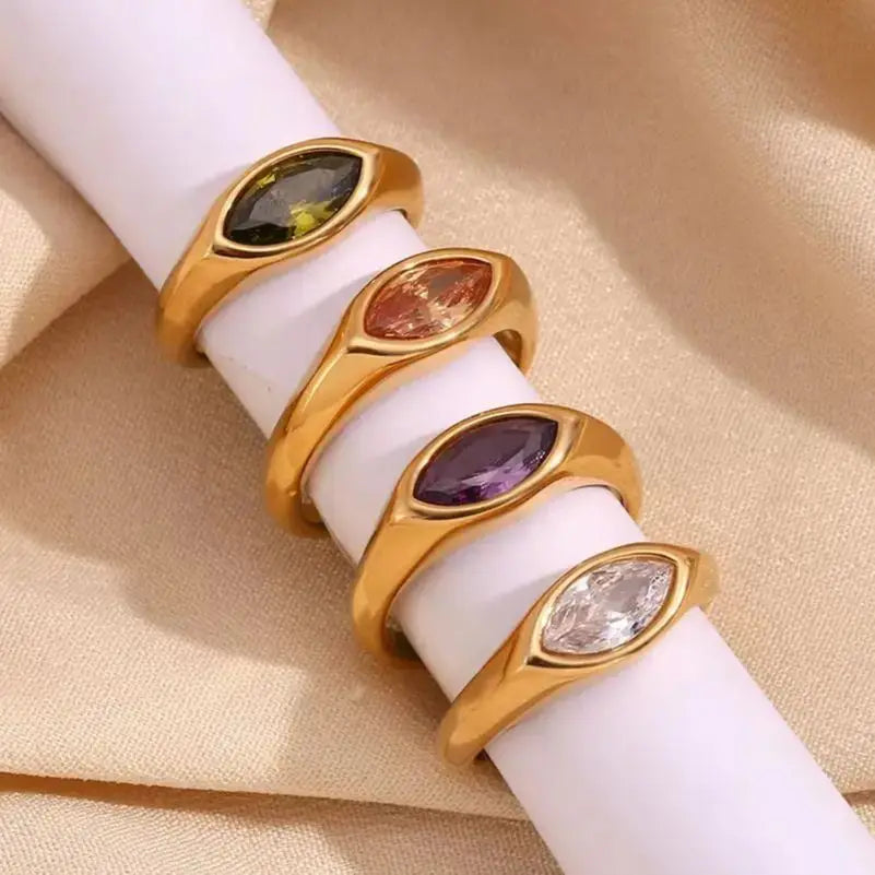 Belle Horse Eye Seal Rings